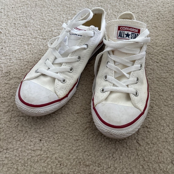White converse - Picture 1 of 3